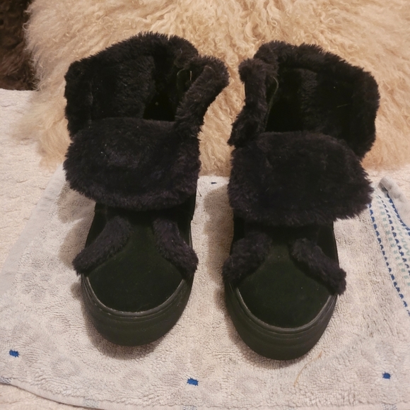 Like New DKNY Faux Fur Lined Booties - Picture 1 of 8